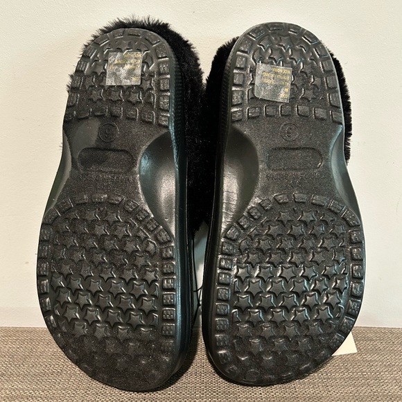 Juicy Couture Black Slippers with Gold Logo - Picture 5 of 6